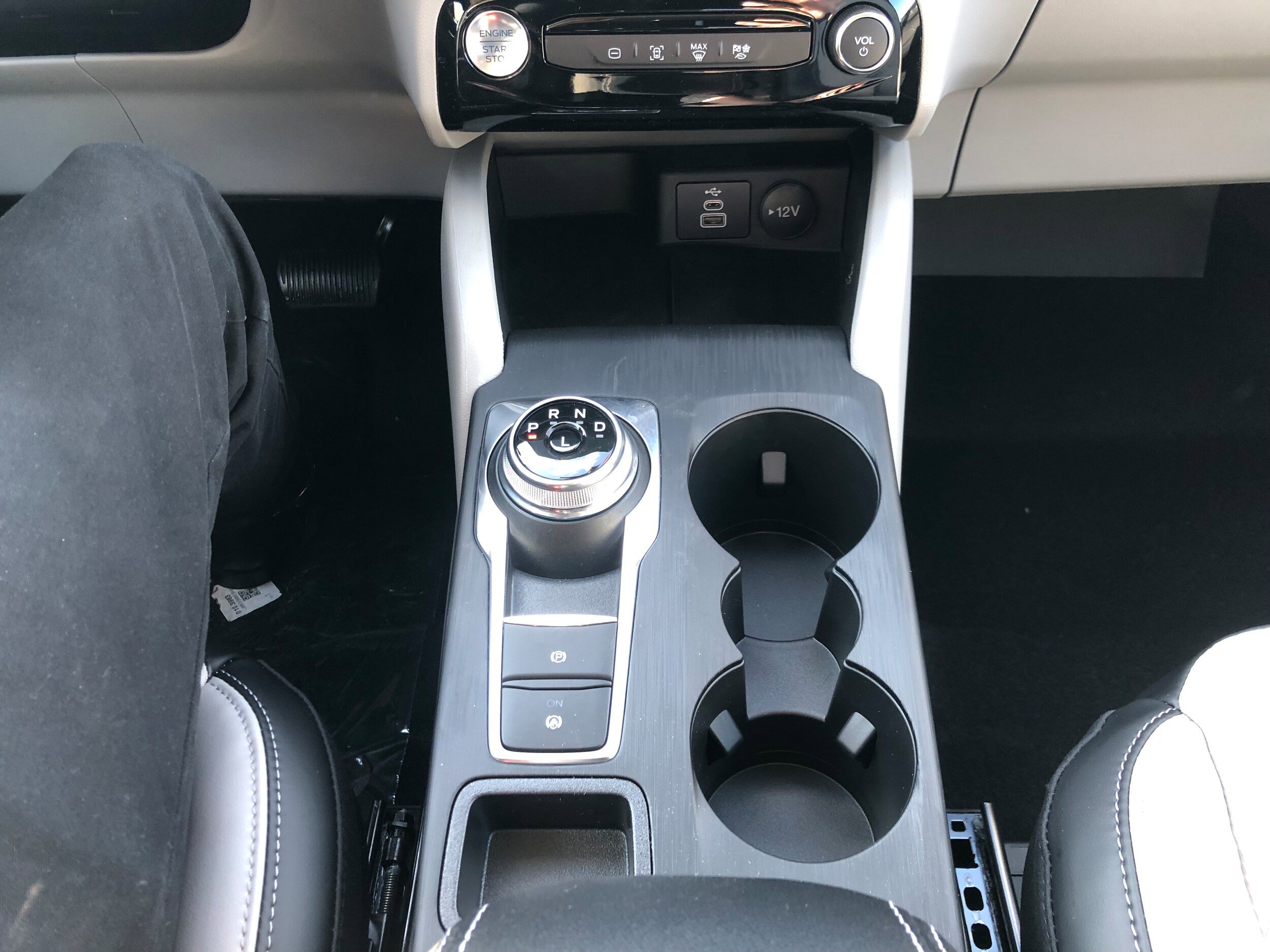 New 2025 Ford Escape SE w/ Class II Trailer Tow Package image 13