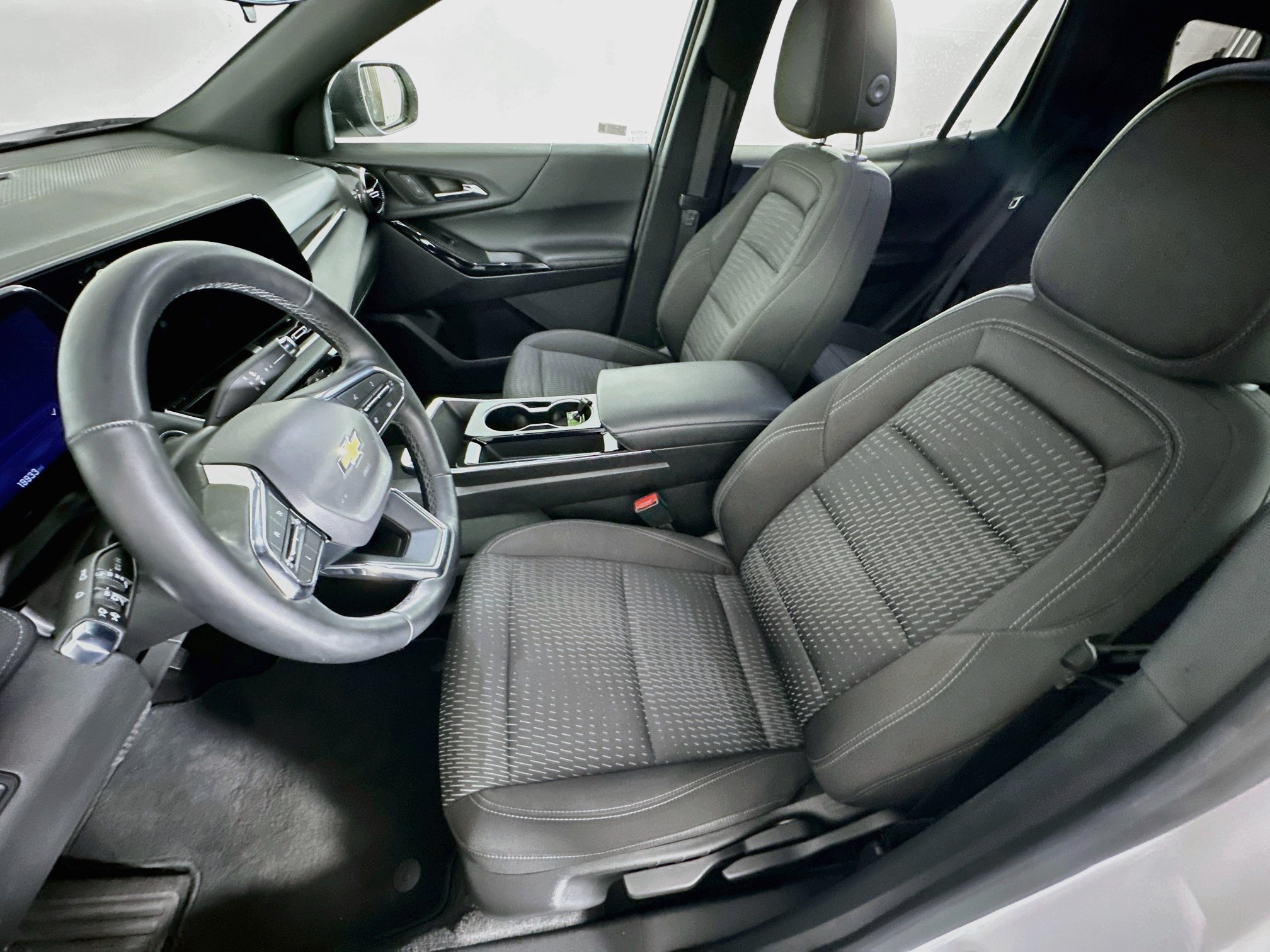 Used 2025 Chevrolet Equinox LT AWD/4WD image 13
