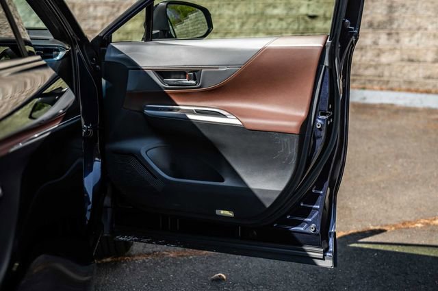 Certified 2022 Toyota Venza XLE image 14