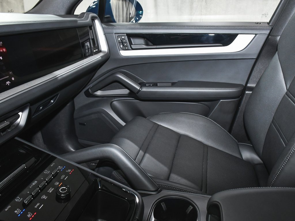 Used 2024 Porsche Cayenne S image 59