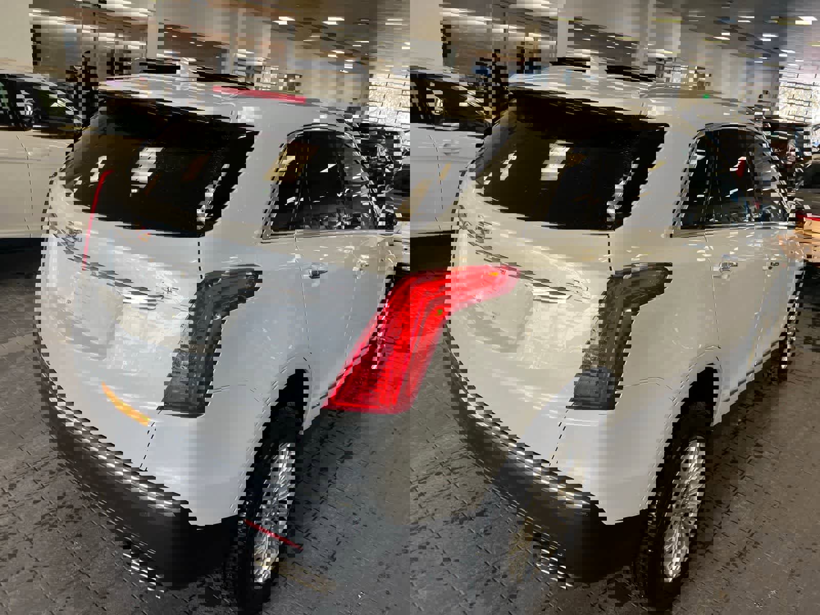 Used 2017 Cadillac XT5 FWD image 3