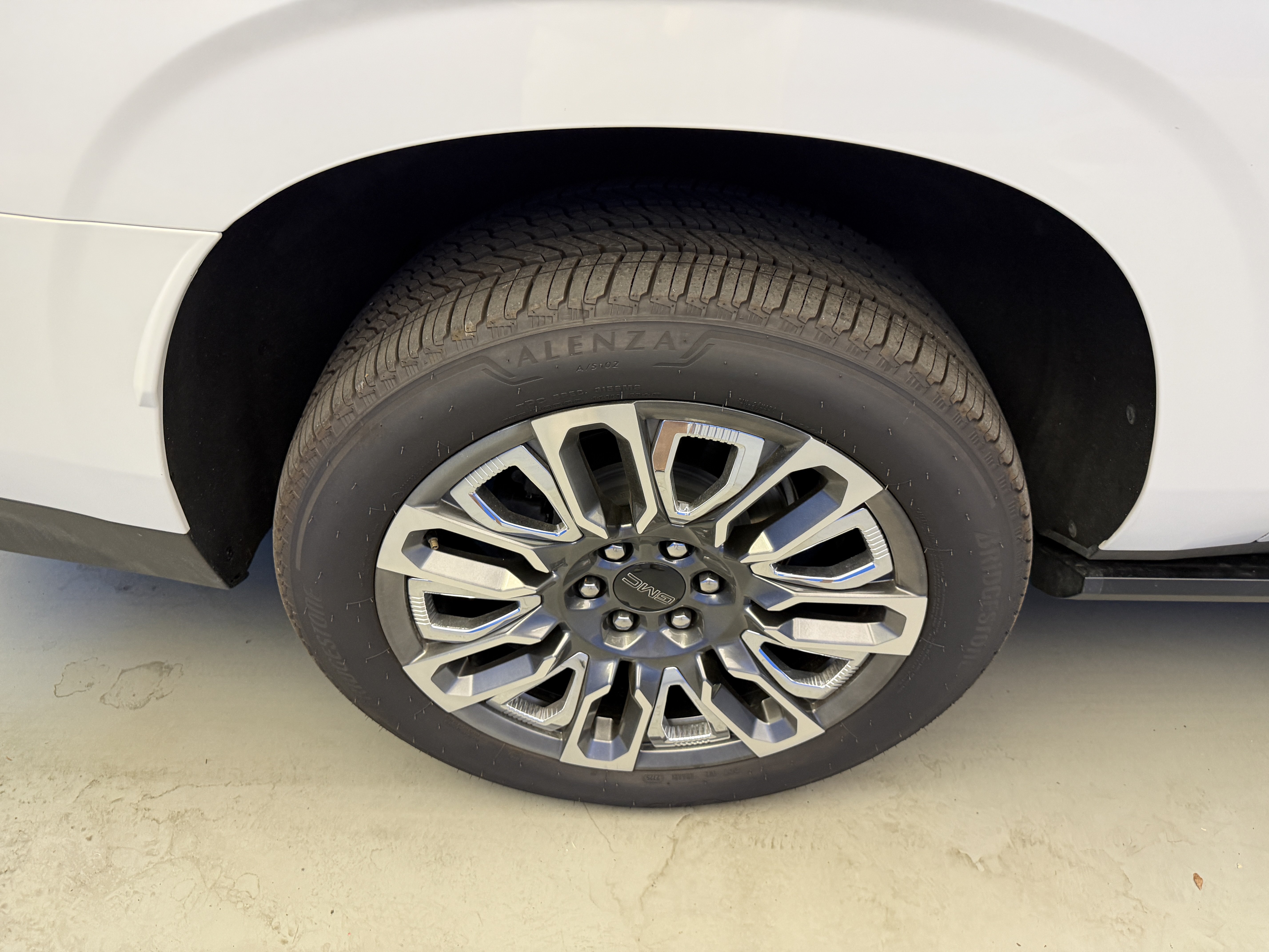 Used 2023 GMC Yukon XL Denali Ultimate AWD/4WD image 8