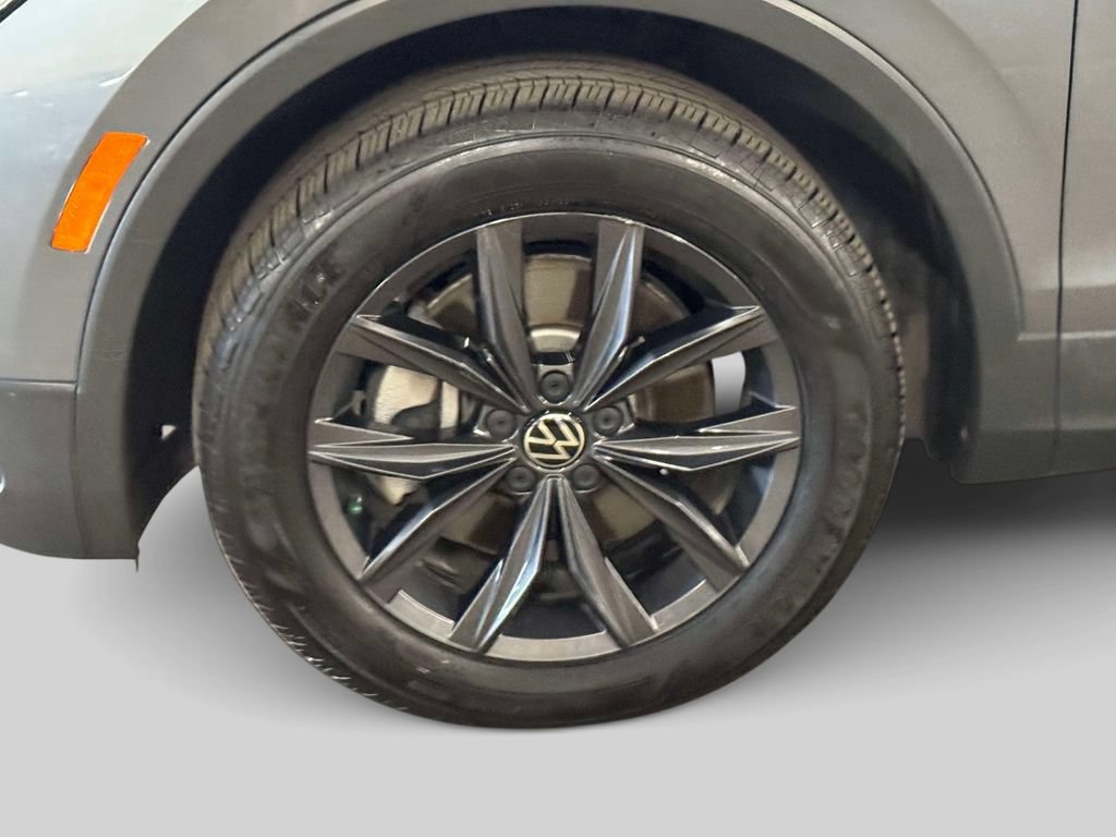 Used 2022 Volkswagen Tiguan SE AWD/4WD image 4