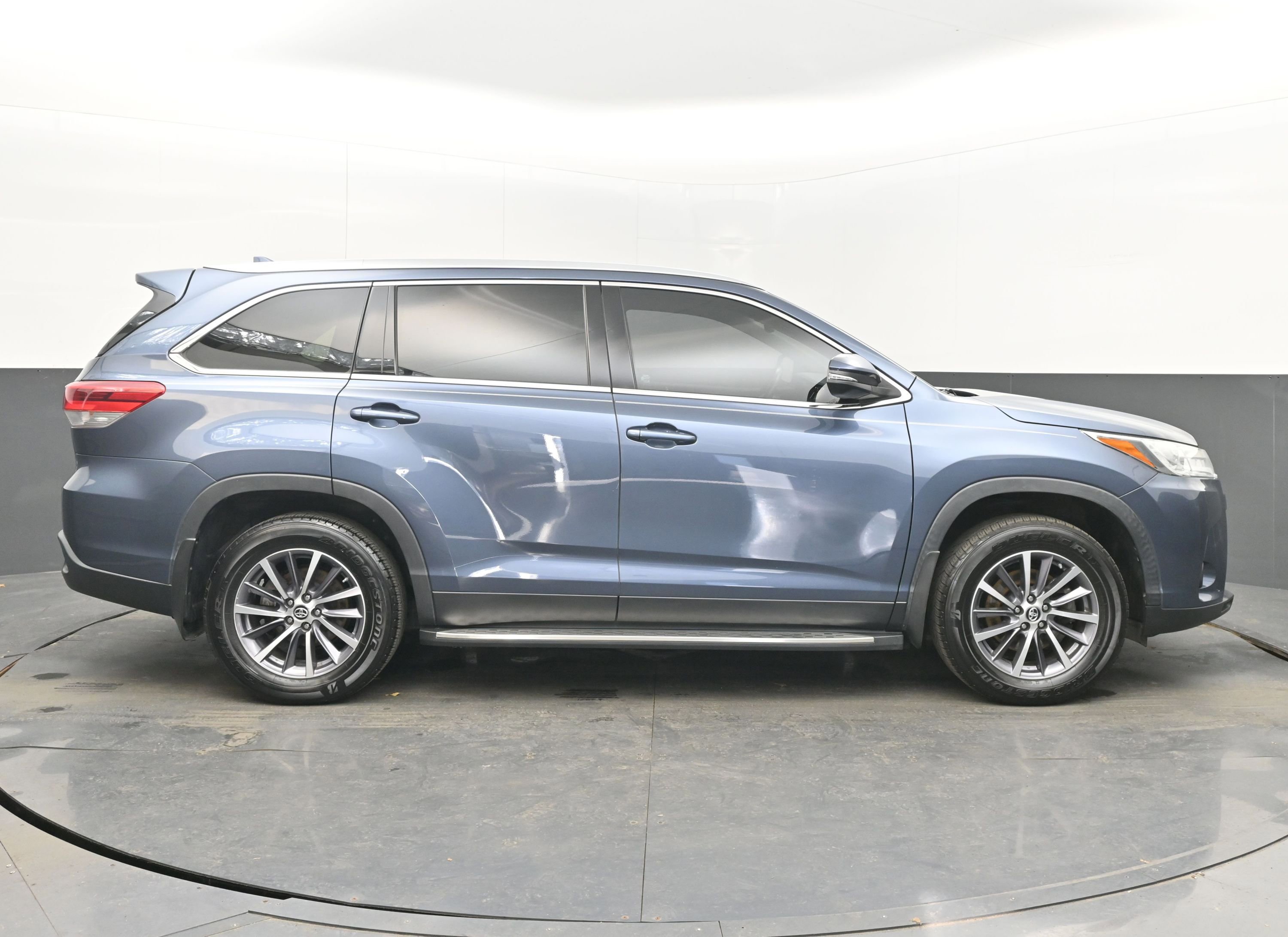Used 2019 Toyota Highlander XLE image 8