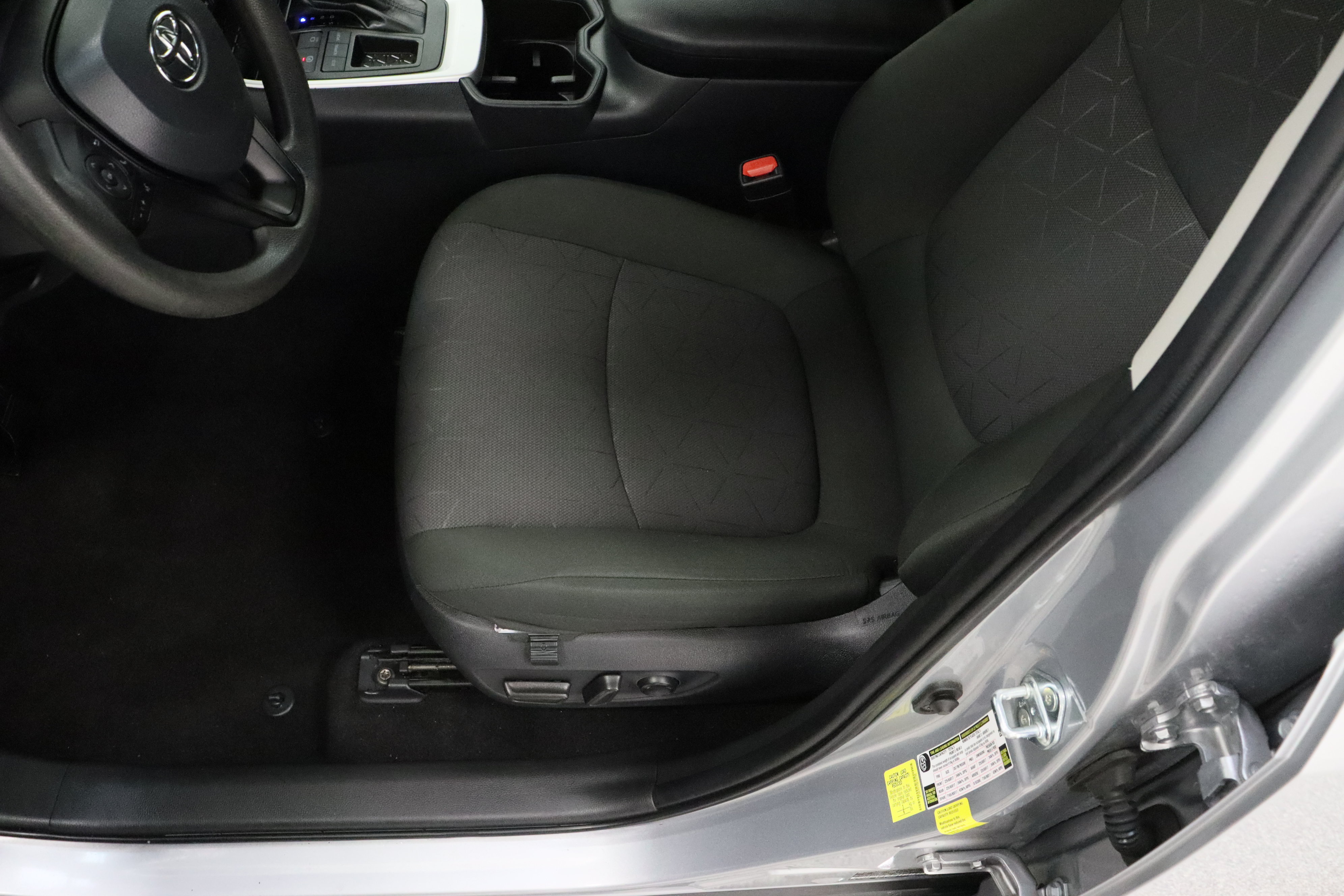 Used 2025 Toyota RAV4 XLE FWD image 15