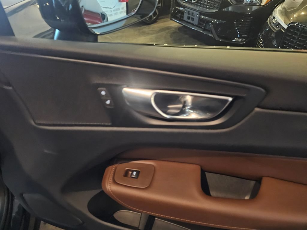 Certified 2023 Volvo XC60 B5 Plus w/ Climate Package AWD/4WD image 11