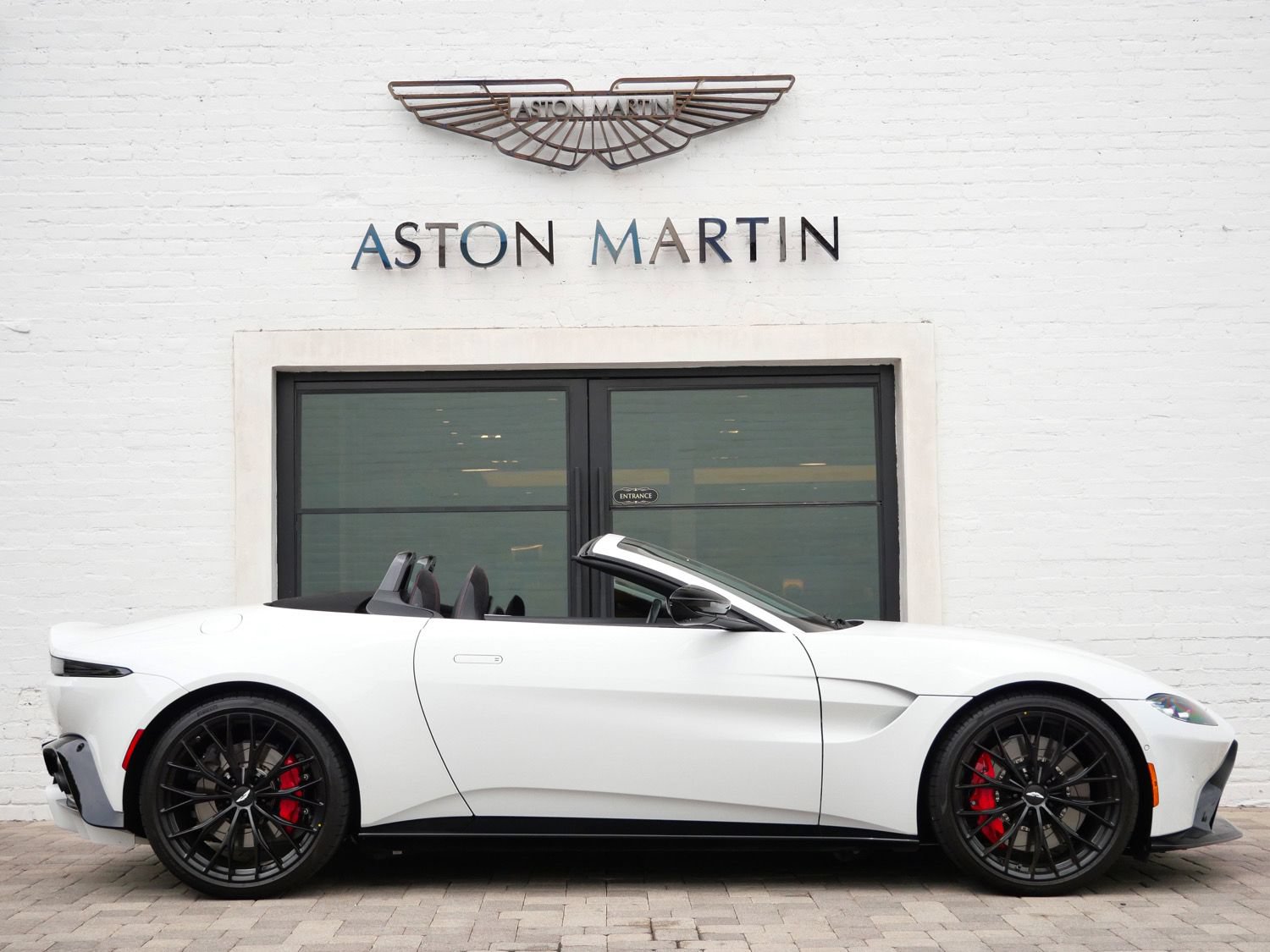 Used 2023 Aston Martin V8 Vantage Roadster RWD image 16