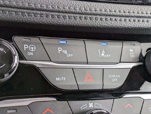 Used 2018 Chrysler Pacifica Limited w/ Advanced Safetytec Group FWD image 26