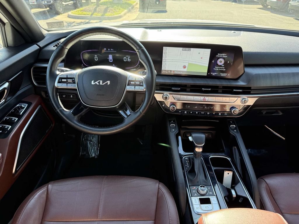 Used 2024 Kia Telluride EX w/ EX Captain's Chair Package AWD/4WD image 19
