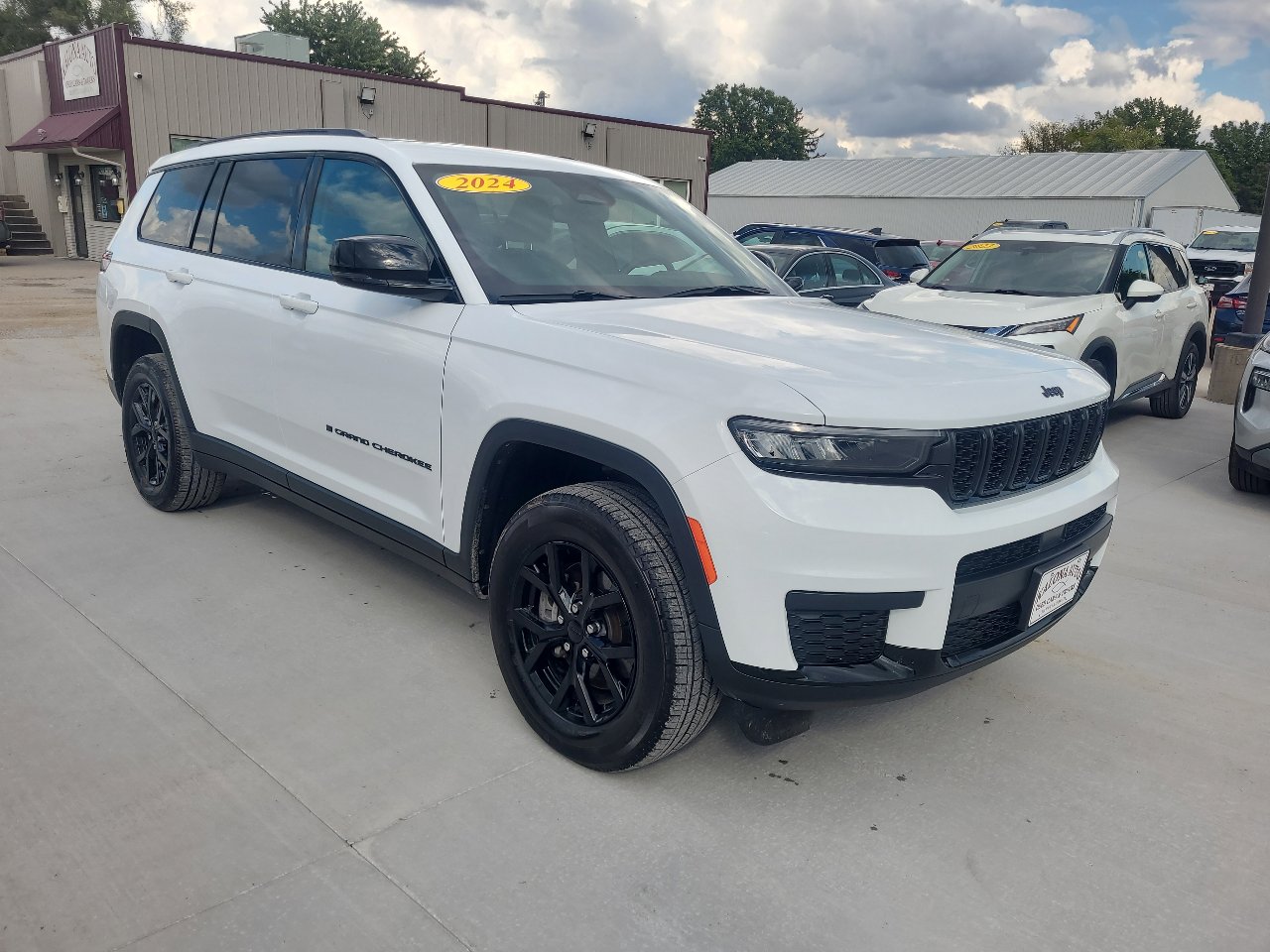 Used 2024 Jeep Grand Cherokee L Laredo image 4