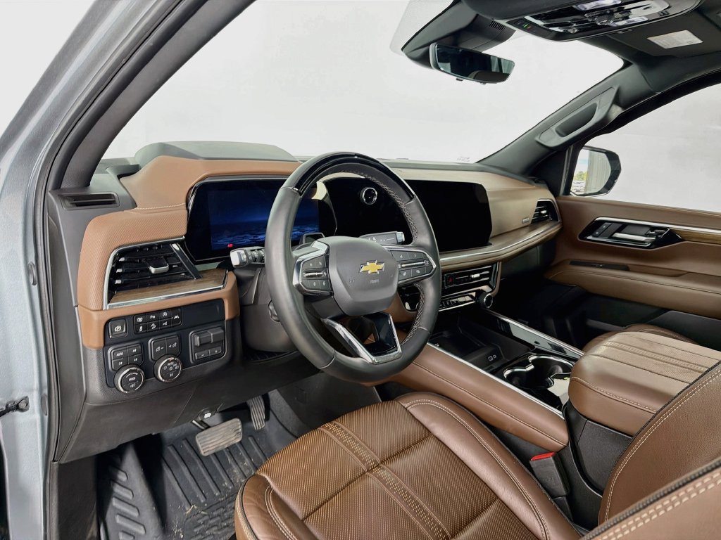 Used 2026 Chevrolet Suburban High Country AWD/4WD image 9
