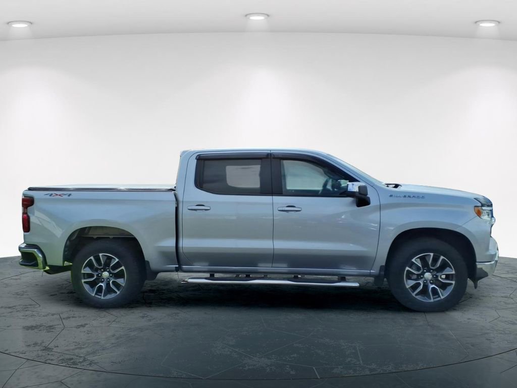 Used 2022 Chevrolet Silverado 1500 LT image 2