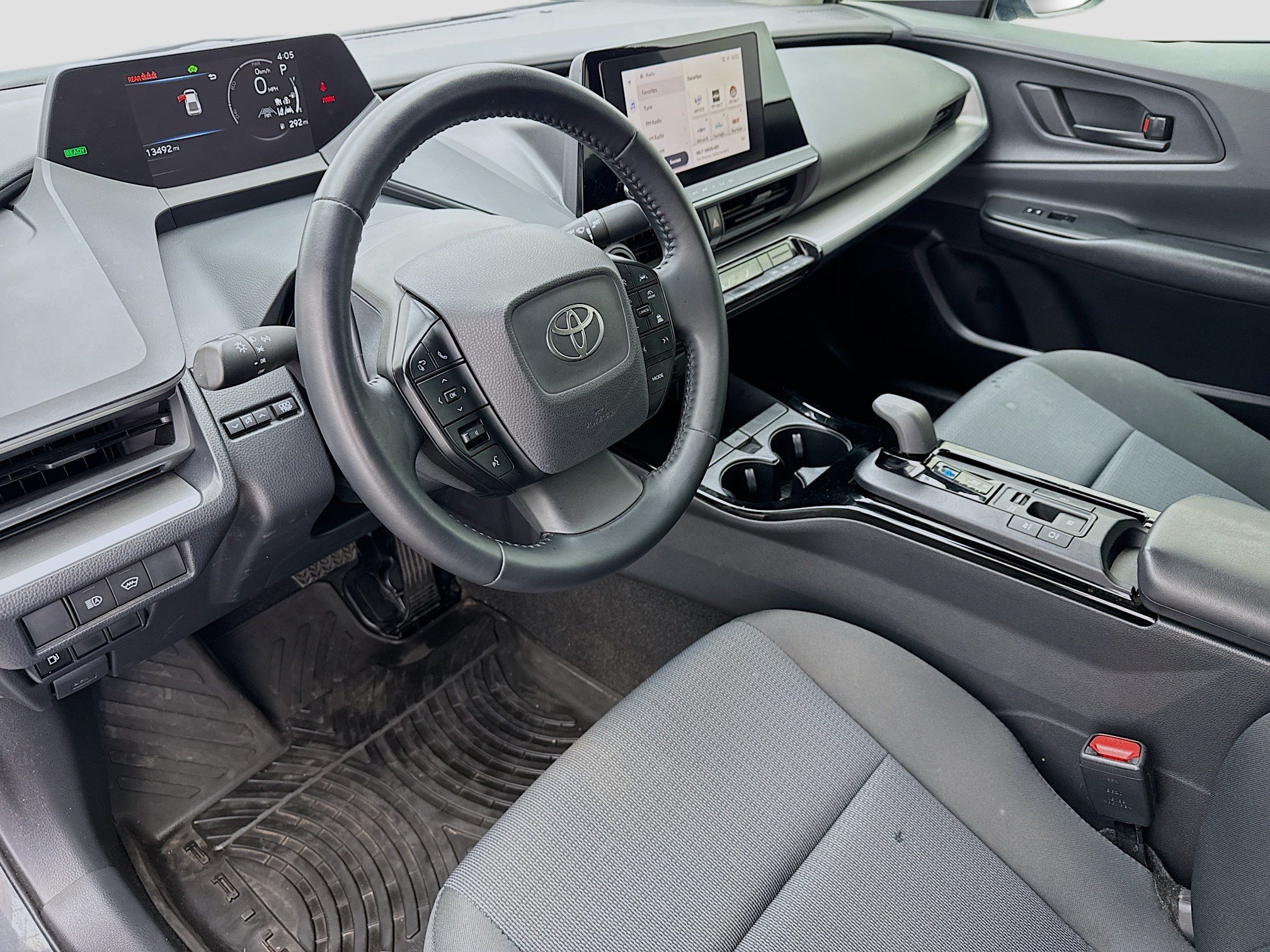 Used 2025 Toyota Prius LE FWD image 7