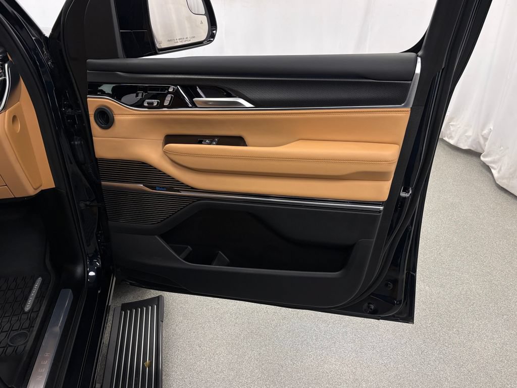 Certified 2025 Jeep Grand Wagoneer Series III w/ Rear Seat Video Group 1 AWD/4WD image 50
