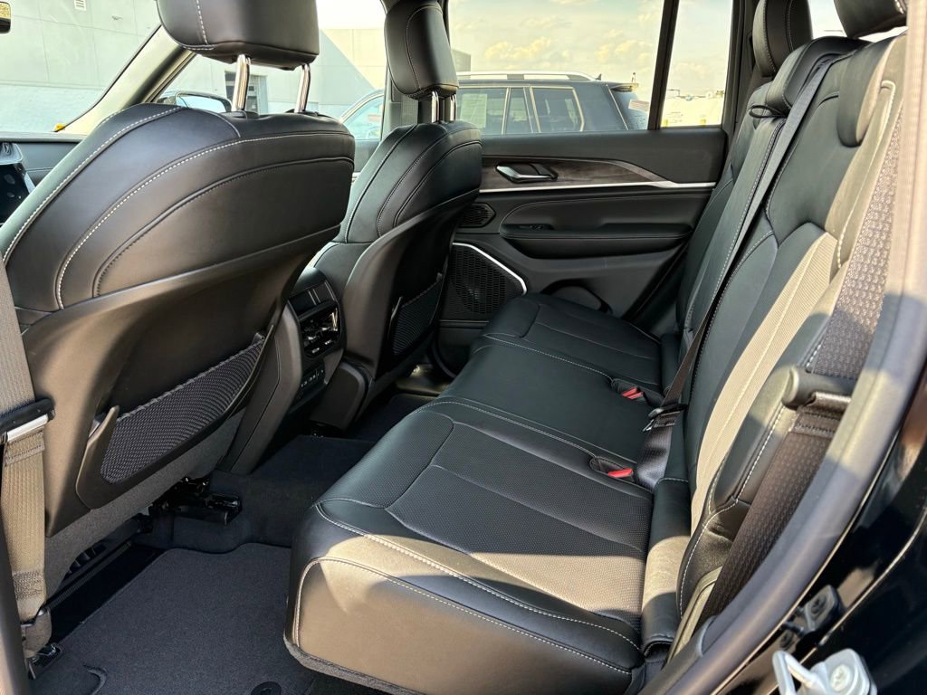 New 2026 Jeep Grand Cherokee Limited Reserve AWD/4WD image 9