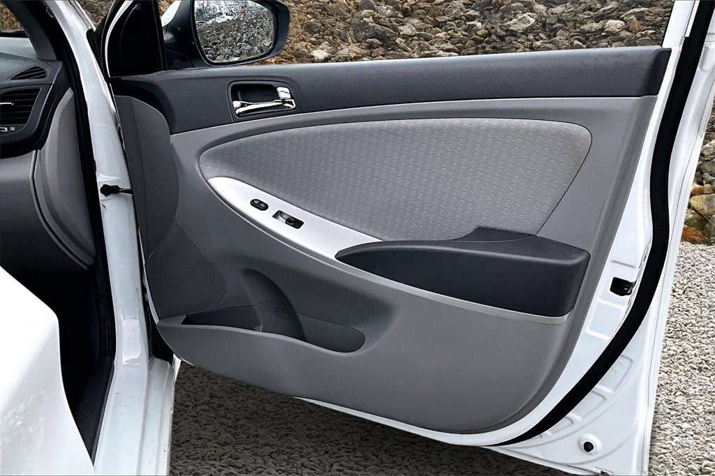 Used 2012 Hyundai Accent SE image 20