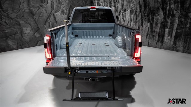 Used 2025 Ford F450 Platinum w/ FX4 Off-Road Package image 25