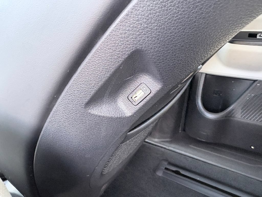 Used 2024 Kia Carnival LX FWD image 11