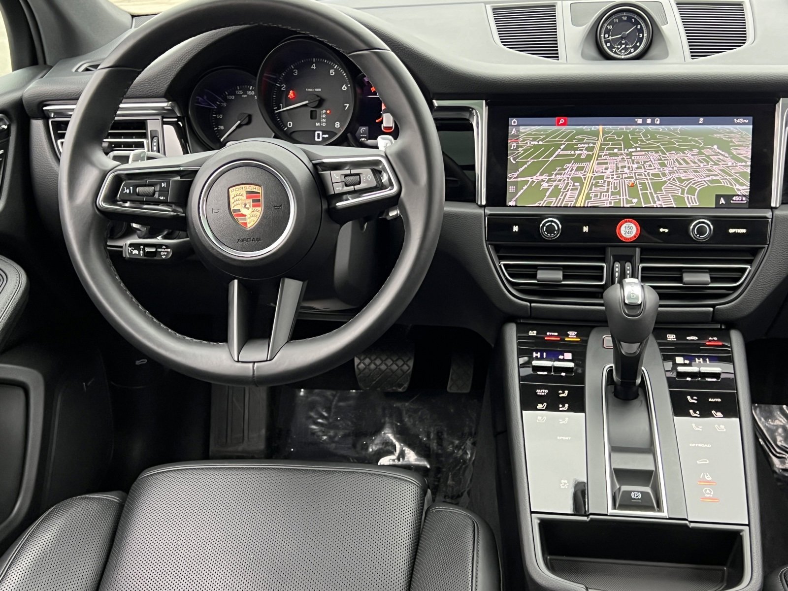 Certified 2025 Porsche Macan image 15