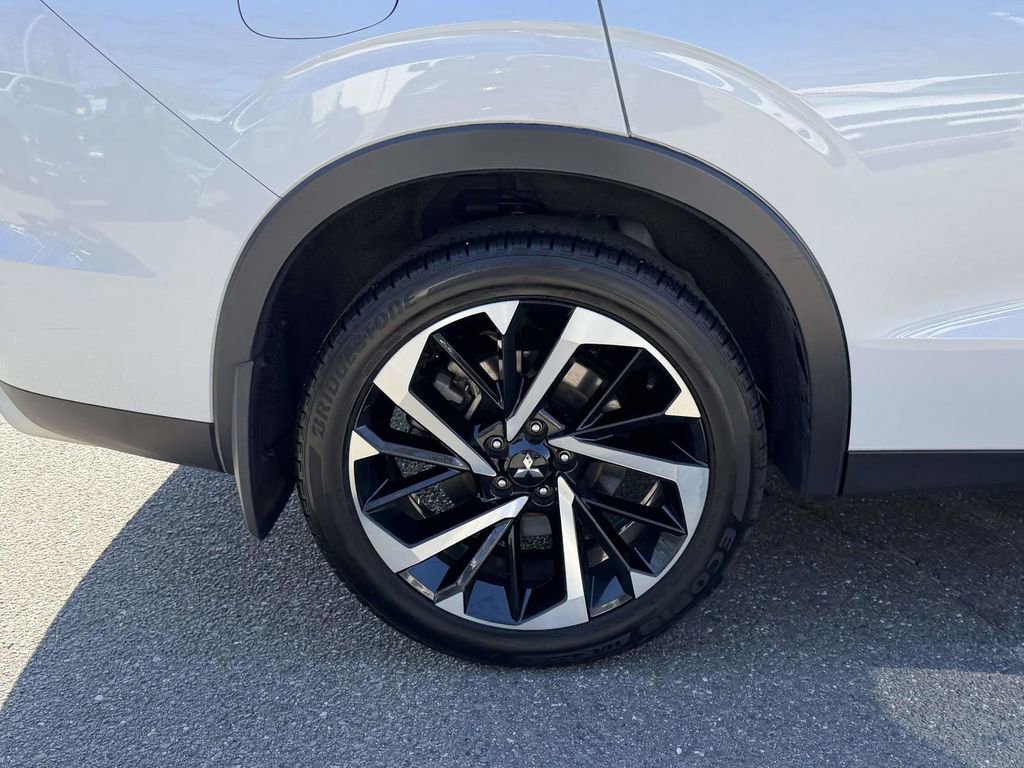 Used 2024 Mitsubishi Outlander SE image 10