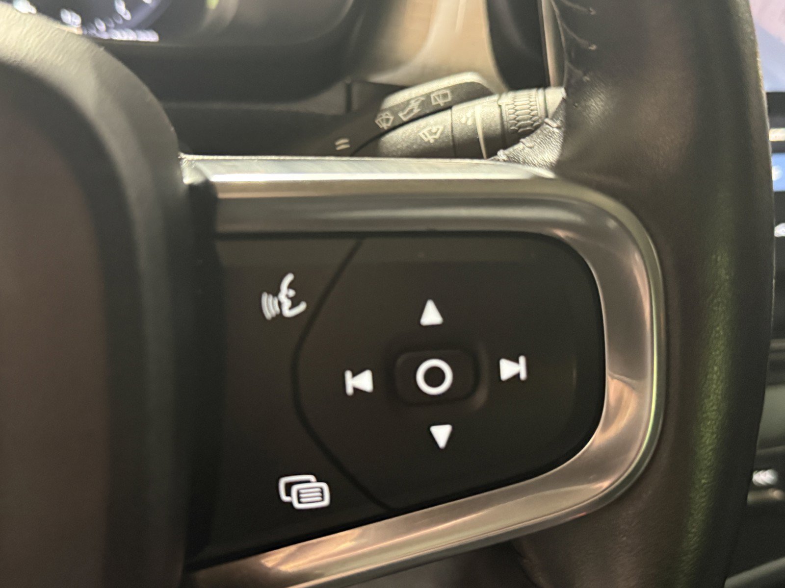 Used 2021 Volvo XC40 T5 Momentum AWD/4WD image 18