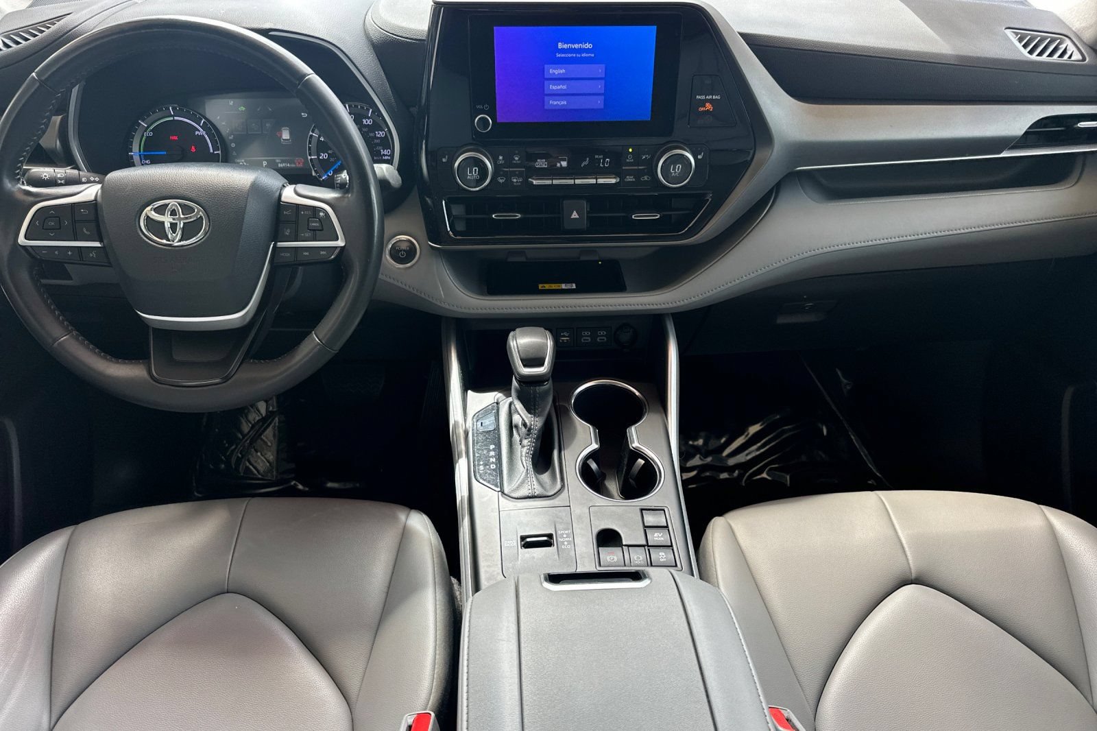Certified 2024 Toyota Highlander XLE FWD image 17