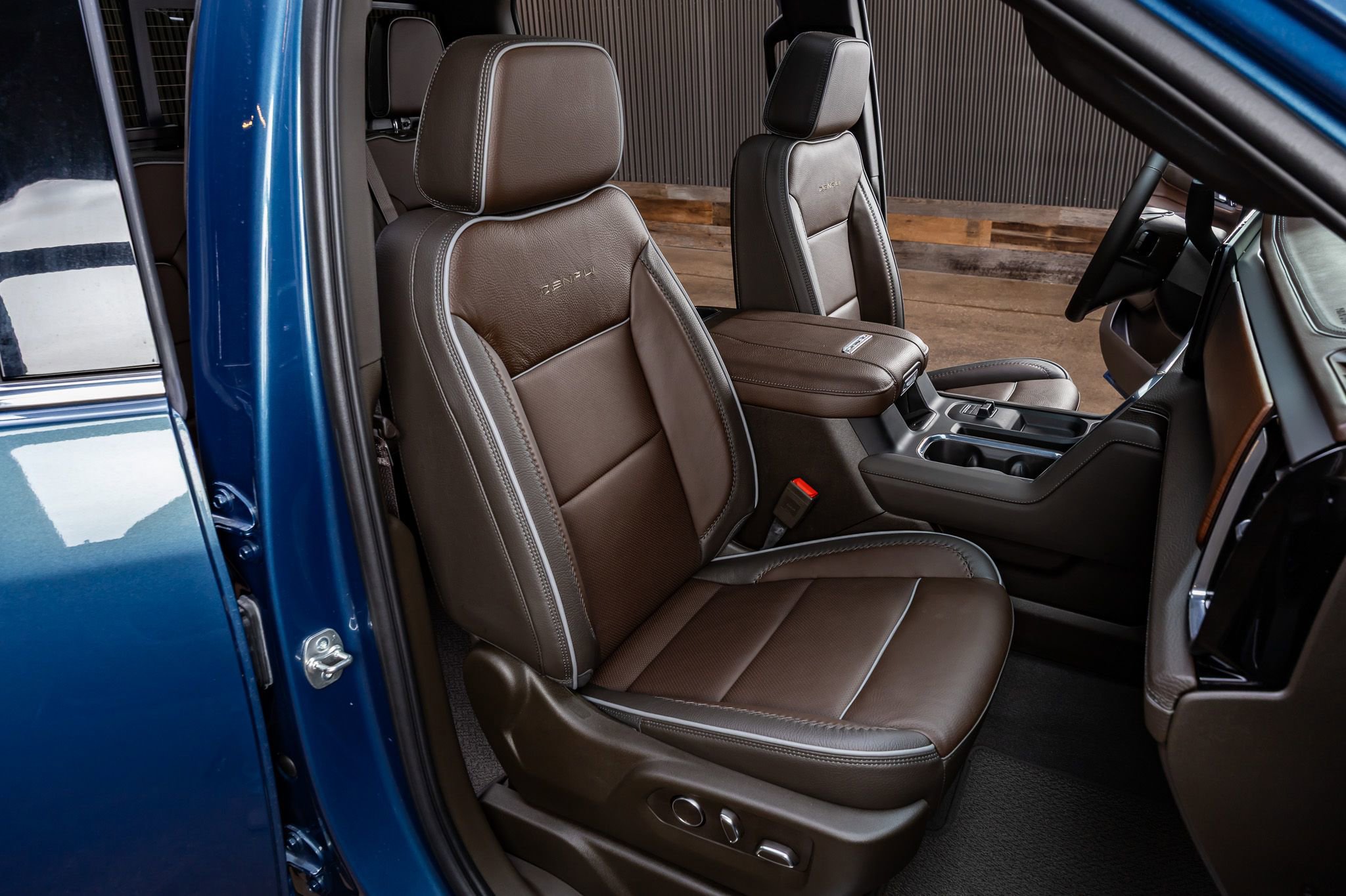 Used 2025 GMC Sierra 2500 Denali w/ Denali Reserve Package image 31