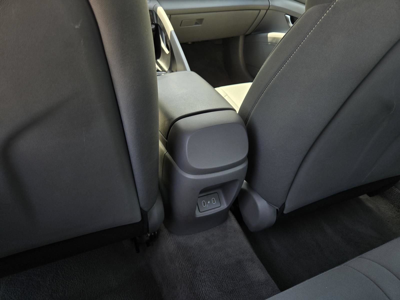 Used 2024 Hyundai Elantra SEL FWD image 19
