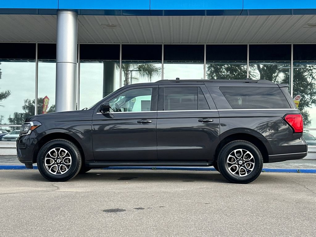 Used 2024 Ford Expedition Max XLT image 2