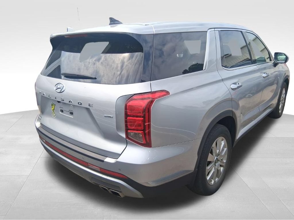 Used 2023 Hyundai Palisade SE AWD/4WD image 3