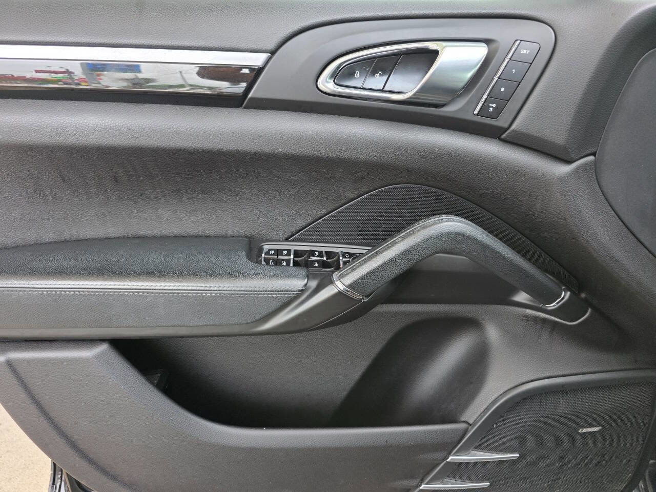 Used 2014 Porsche Cayenne GTS AWD/4WD image 18