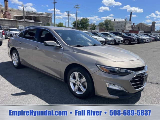 Used 2023 Chevrolet Malibu LT FWD image 2