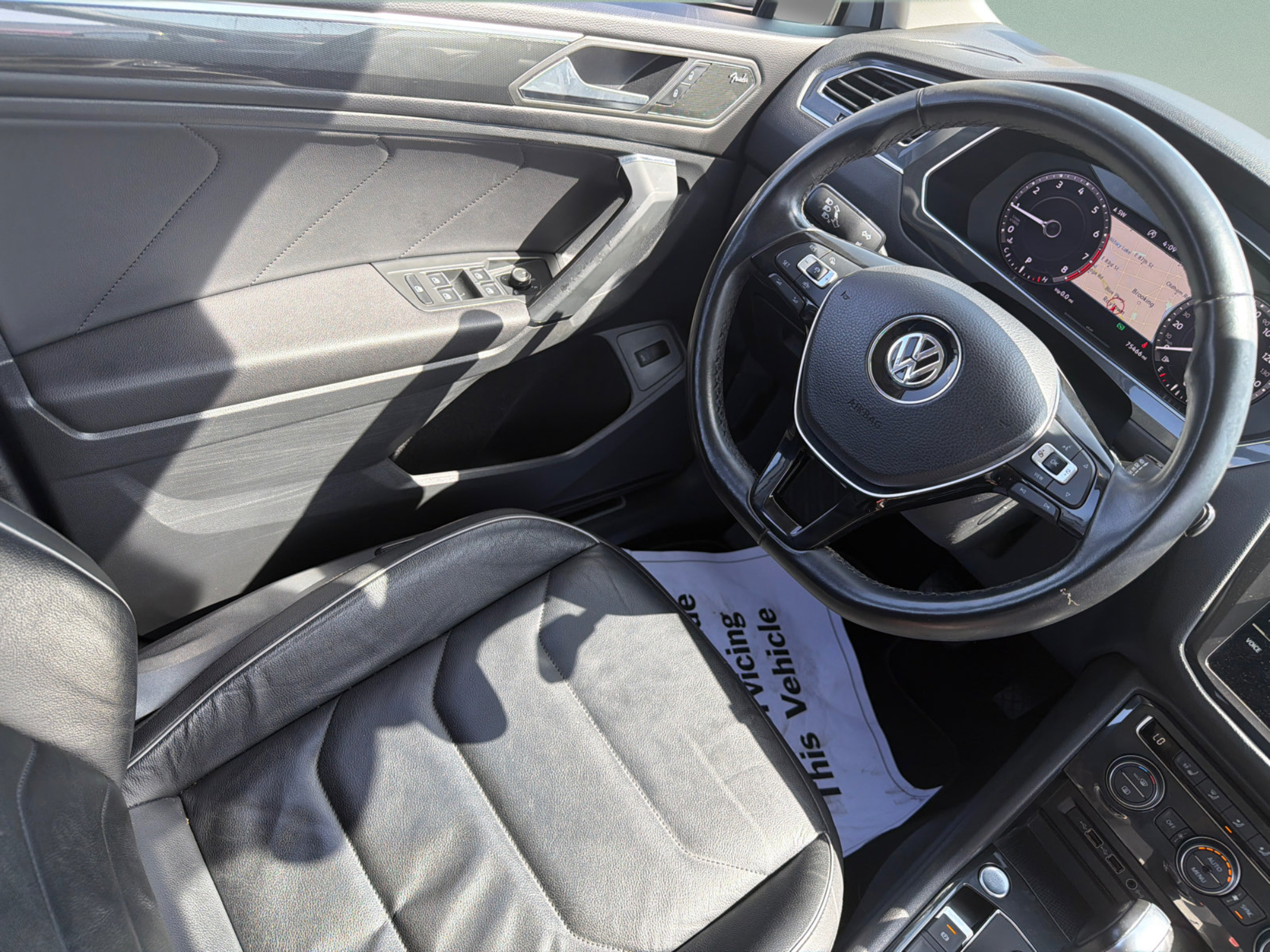Used 2019 Volkswagen Tiguan SEL Premium AWD/4WD image 14