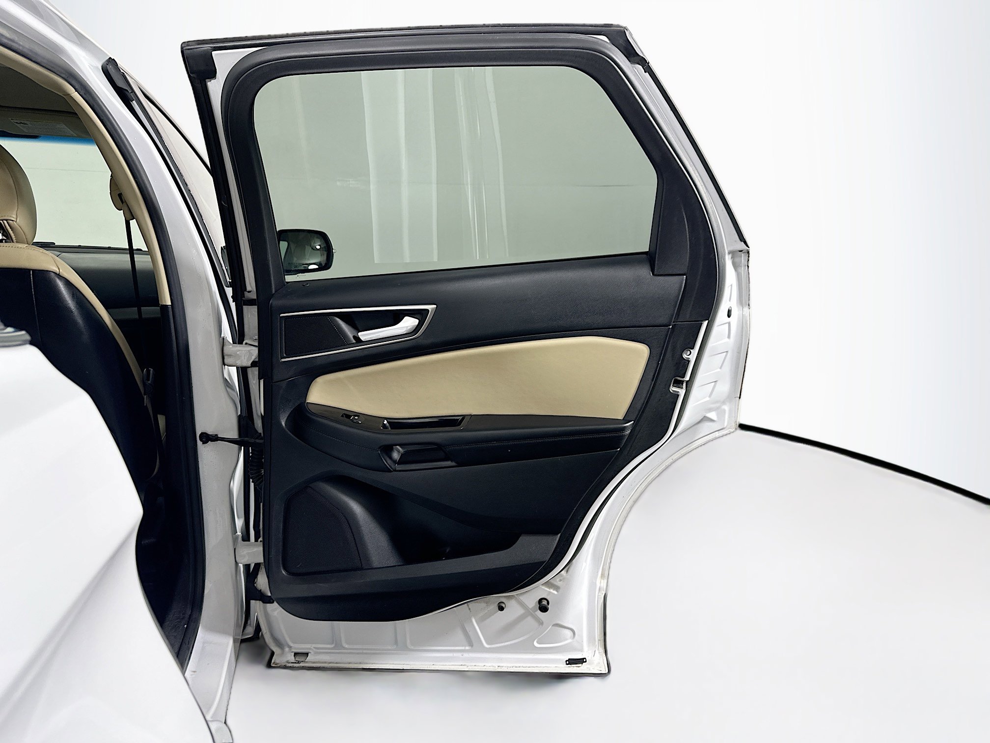 Used 2016 Ford Edge SEL w/ Equipment Group 201A image 29