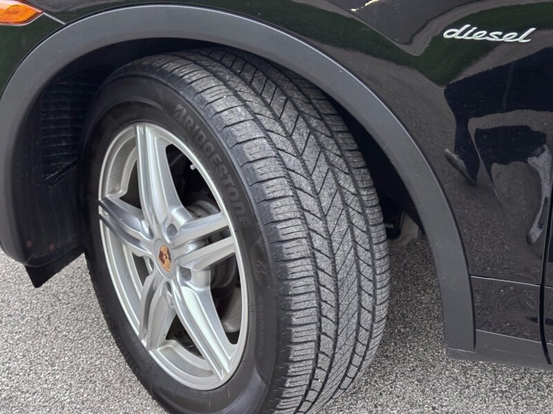 Used 2014 Porsche Cayenne Diesel Platinum Edition AWD/4WD image 35