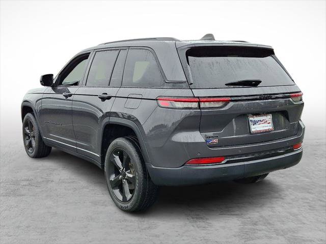 Certified 2023 Jeep Grand Cherokee Altitude image 3