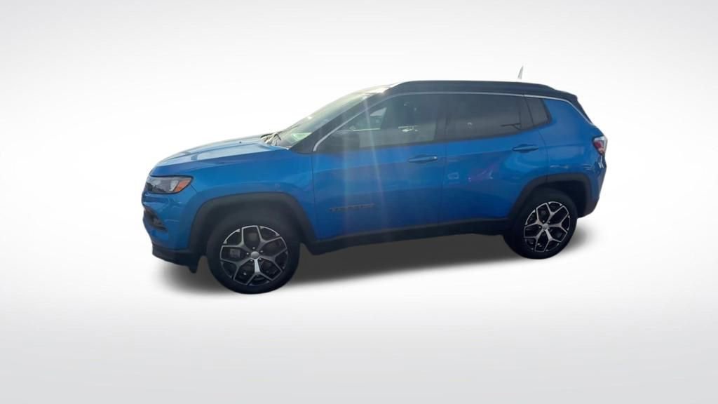 Used 2024 Jeep Compass Limited image 32