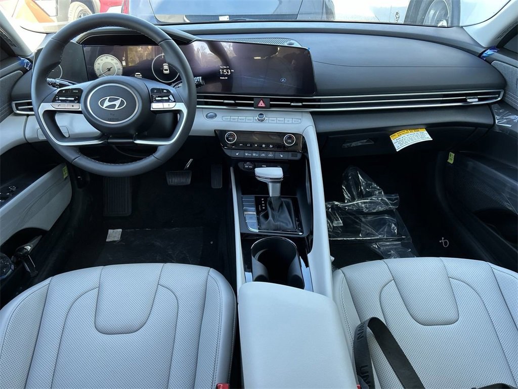 New 2025 Hyundai Elantra Limited image 3