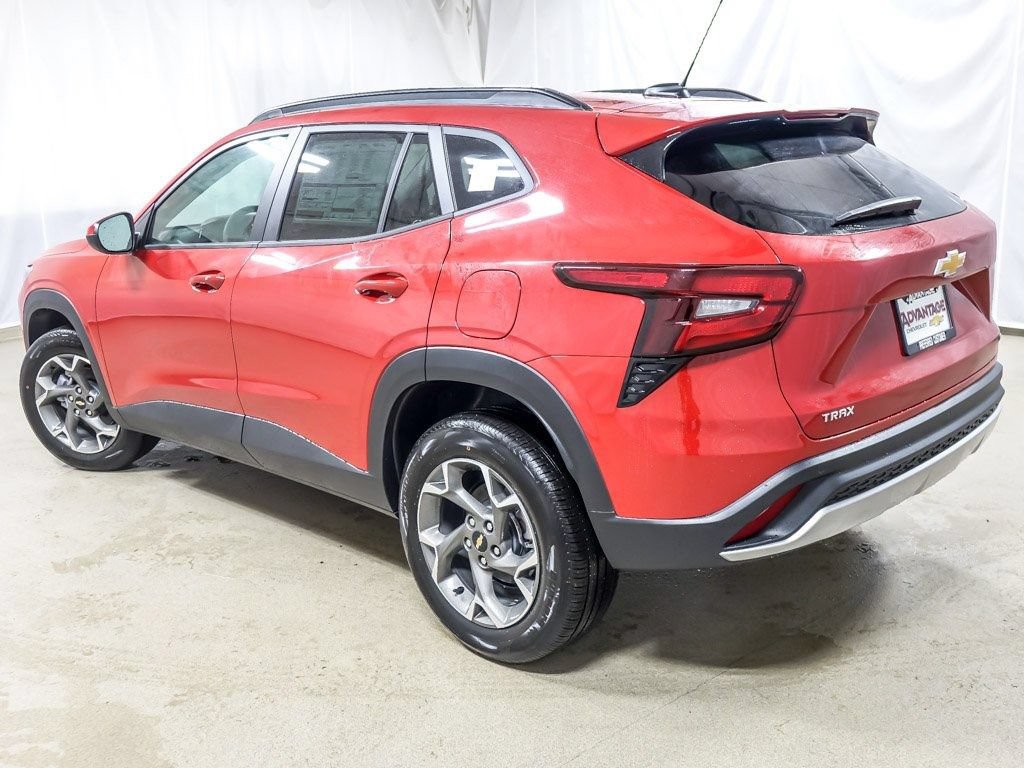 New 2026 Chevrolet Trax LT w/ Driver Confidence Package FWD image 6