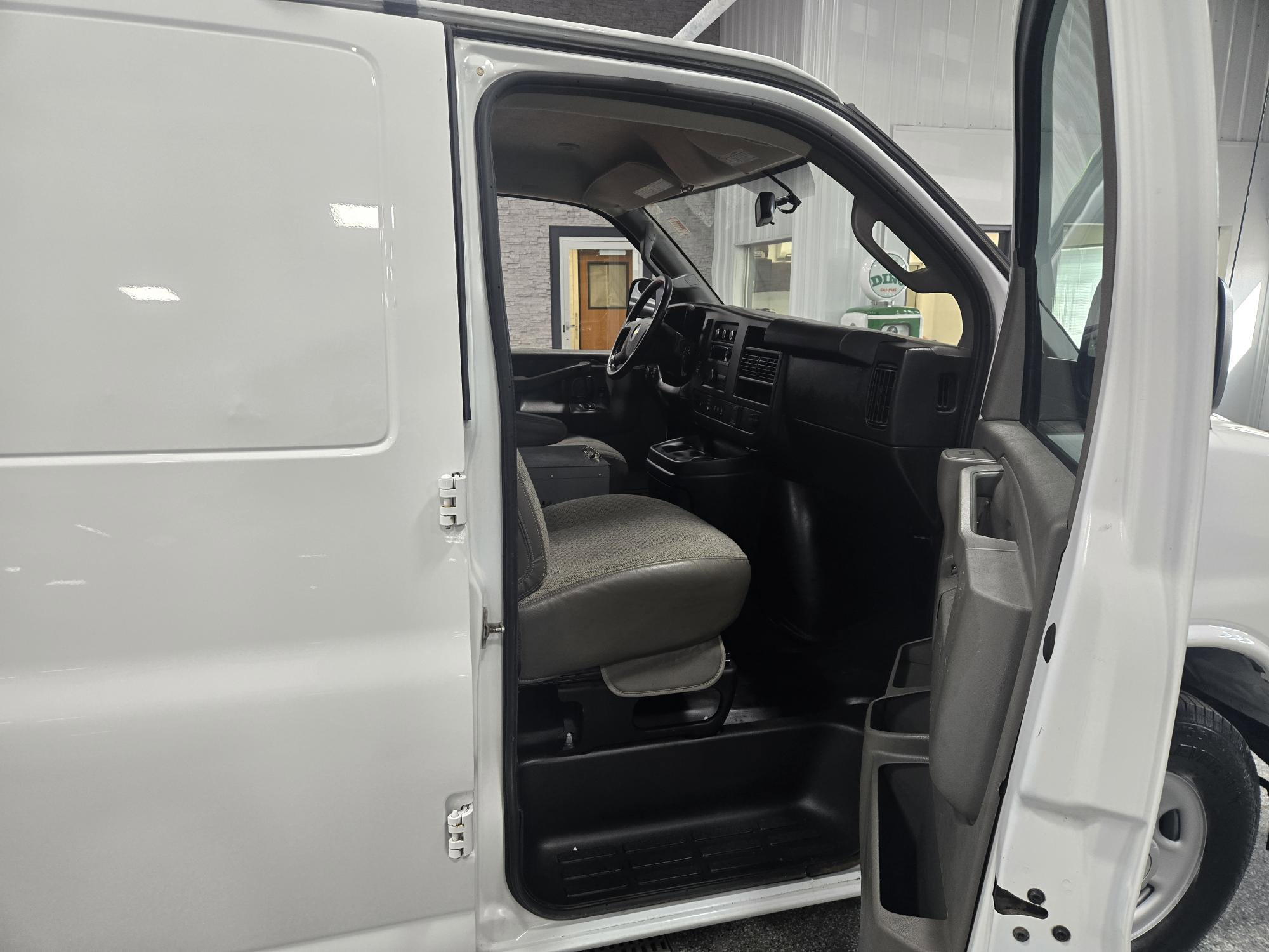 Certified 2021 Chevrolet Express 3500 w/ Driver Convenience Package image 10