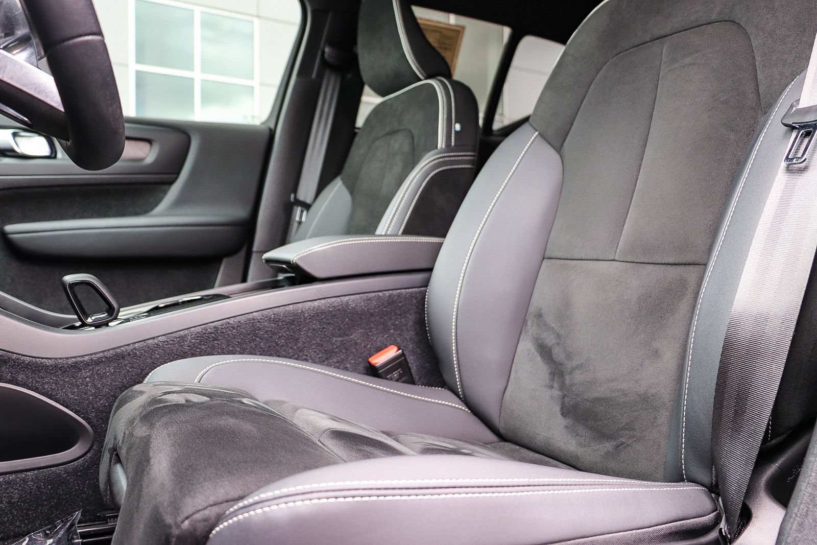 Used 2023 Volvo XC40 Recharge Plus AWD/4WD image 23