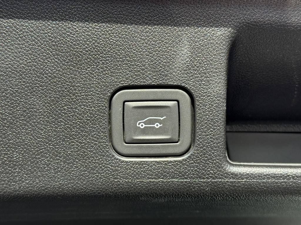 Used 2024 Chevrolet Equinox EV LT FWD image 13