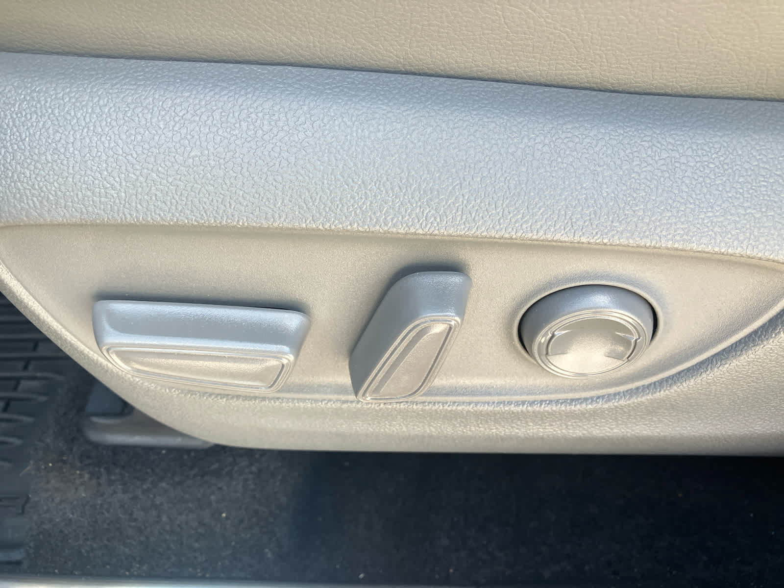 Certified 2025 Toyota Highlander Limited AWD/4WD image 12