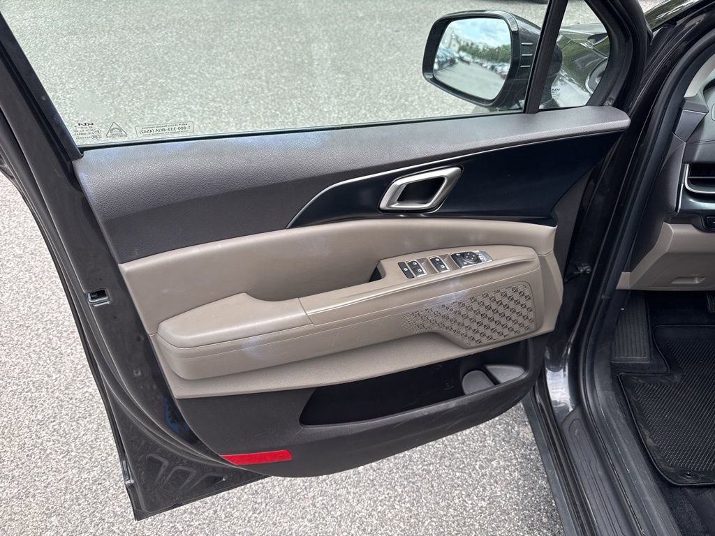 Used 2025 Kia Carnival image 18