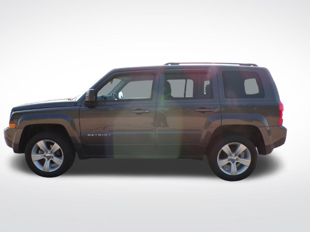 Used 2017 Jeep Patriot Latitude FWD image 2