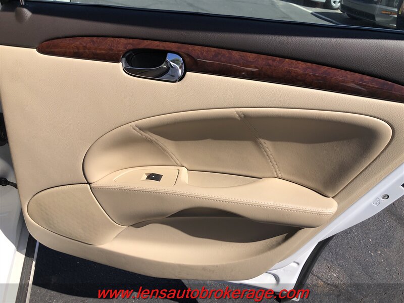 Used 2010 Buick Lucerne CXL FWD image 18