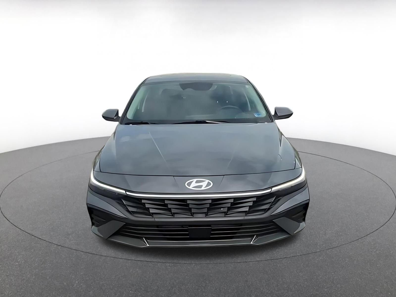 Used 2025 Hyundai Elantra SEL FWD image 4