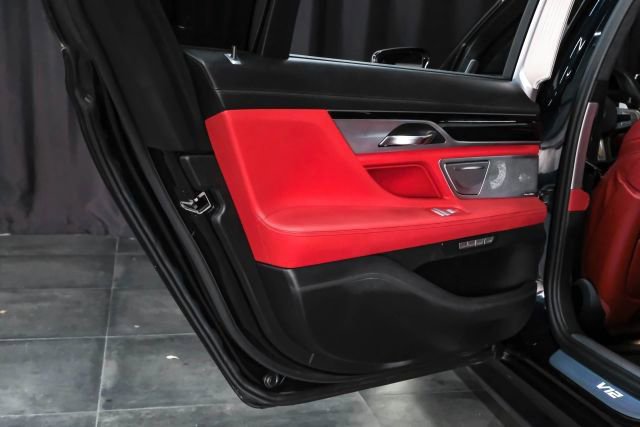 Used 2018 BMW M760i xDrive image 49