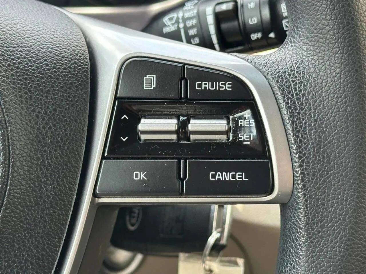 Used 2020 Kia Sorento LX image 11