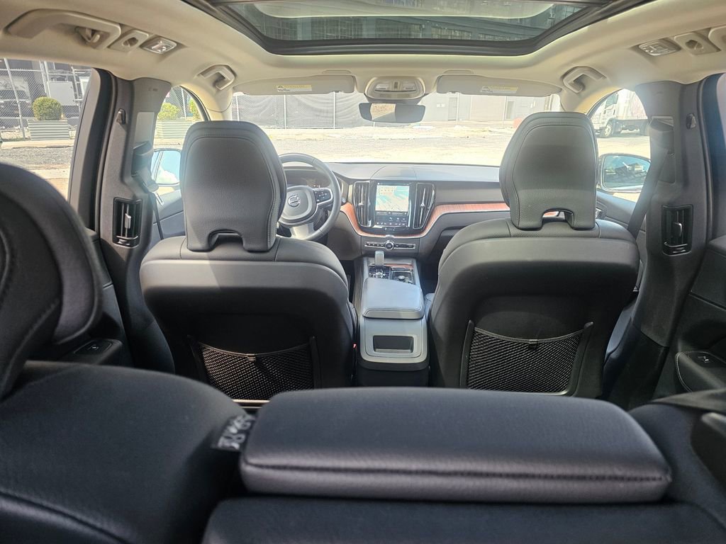 Certified 2023 Volvo XC60 B5 Plus image 9